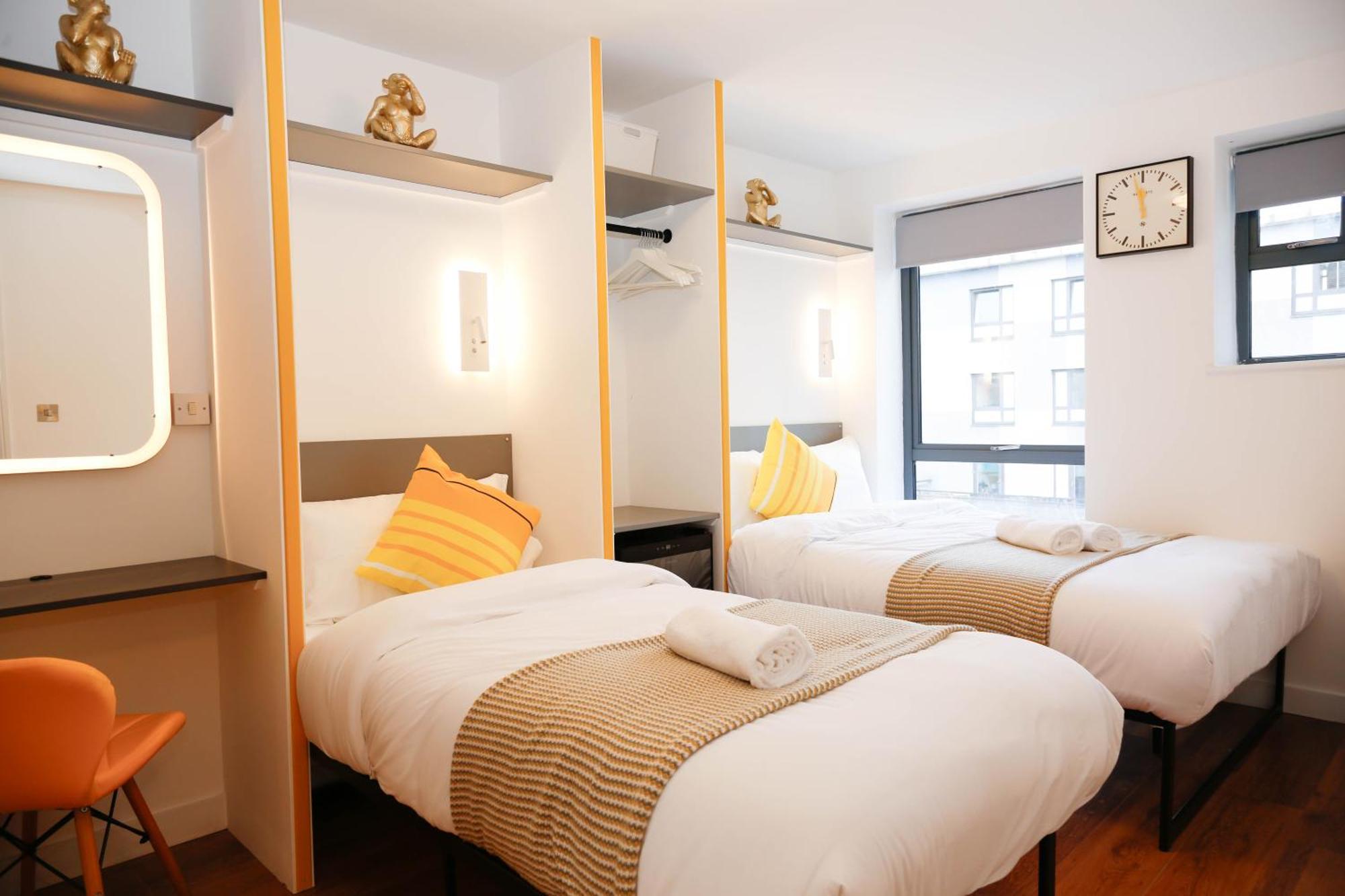 New Luxury Apartments In Central Location Next To Shops, Cafes, Bars & Metro Лондон Экстерьер фото