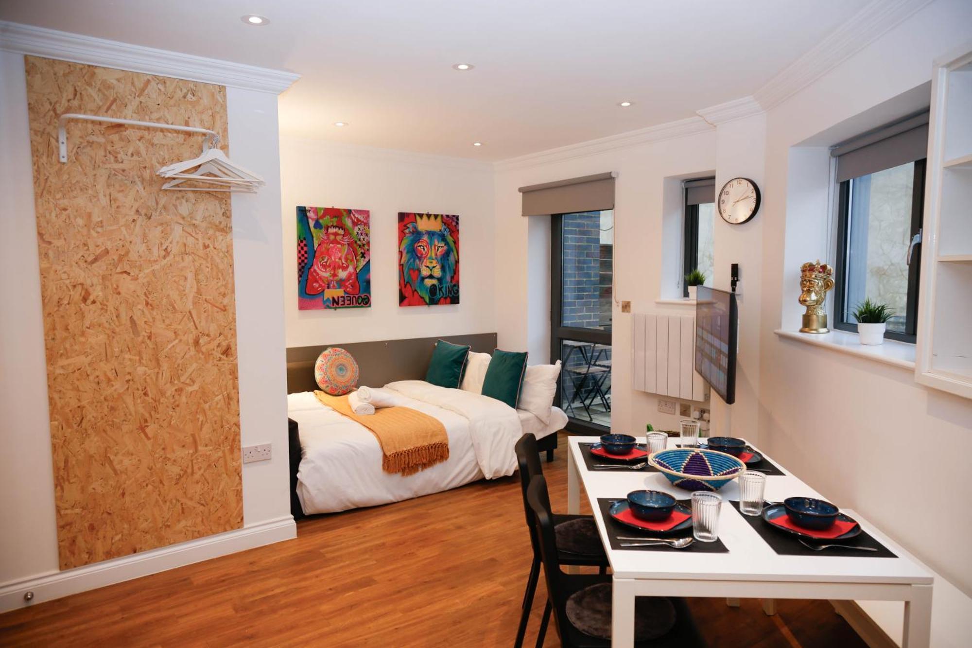 New Luxury Apartments In Central Location Next To Shops, Cafes, Bars & Metro Лондон Экстерьер фото