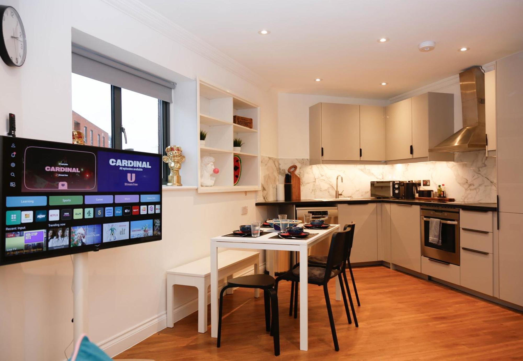 New Luxury Apartments In Central Location Next To Shops, Cafes, Bars & Metro Лондон Экстерьер фото
