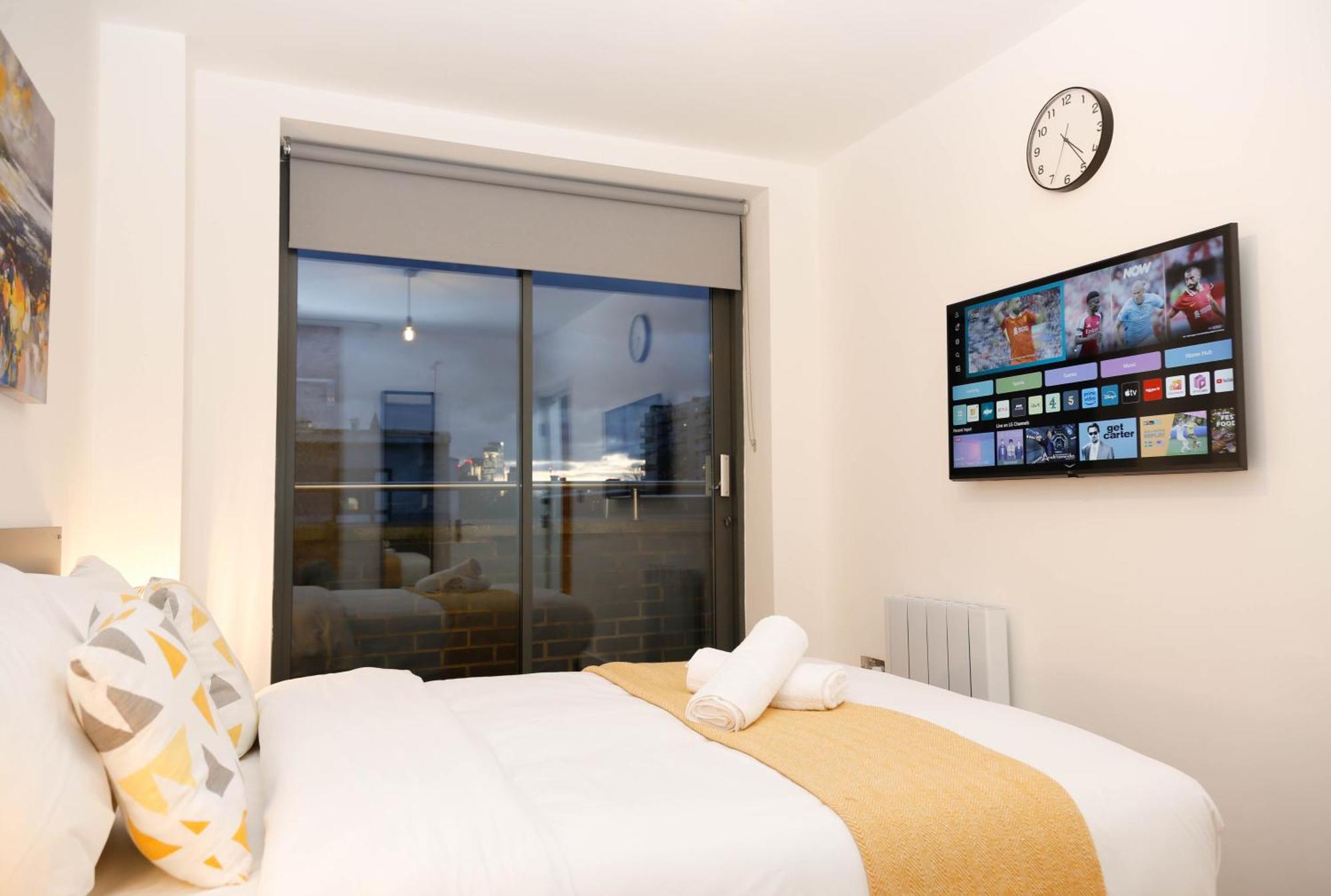 New Luxury Apartments In Central Location Next To Shops, Cafes, Bars & Metro Лондон Экстерьер фото